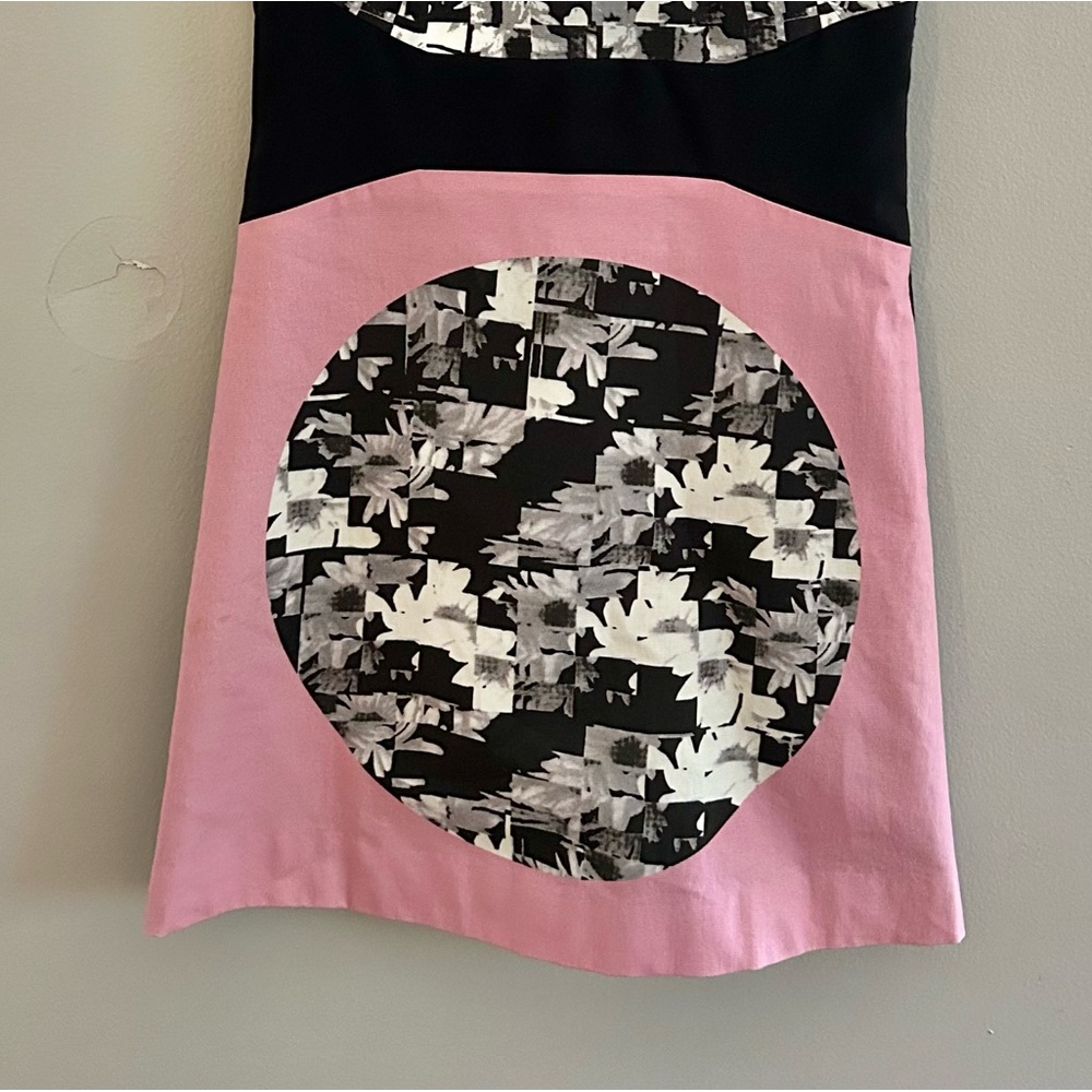 Tibi Arel Floral Print Mini Shift Dress LV5 Black/Pink |Size 6 - Picture 4 of 9